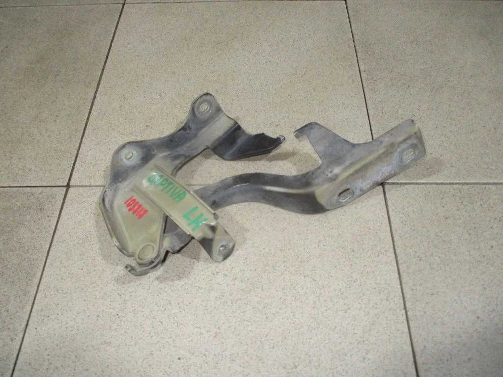 Петля капота левая Chevrolet Captiva 2007 C100