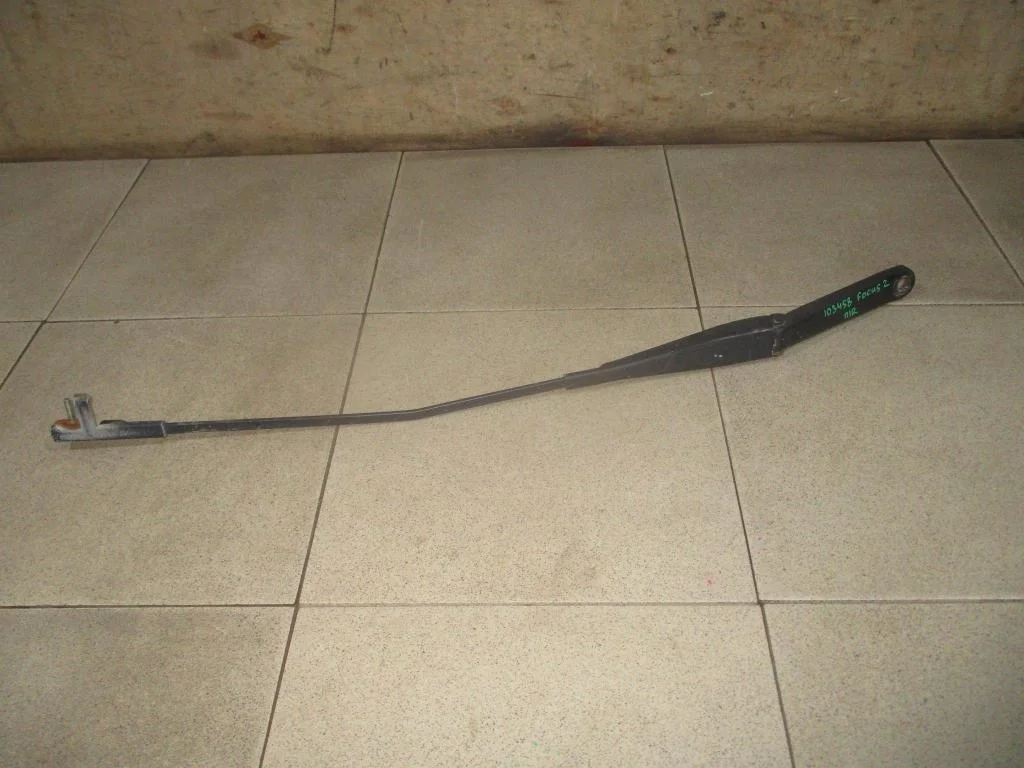 Поводок стеклоочистителя передний правый Ford Focus 2