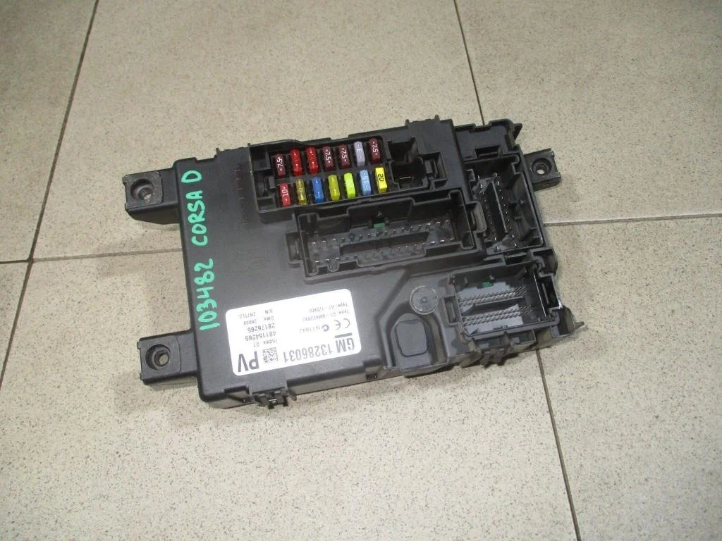 Блок предохранителей Opel Corsa 2008 D