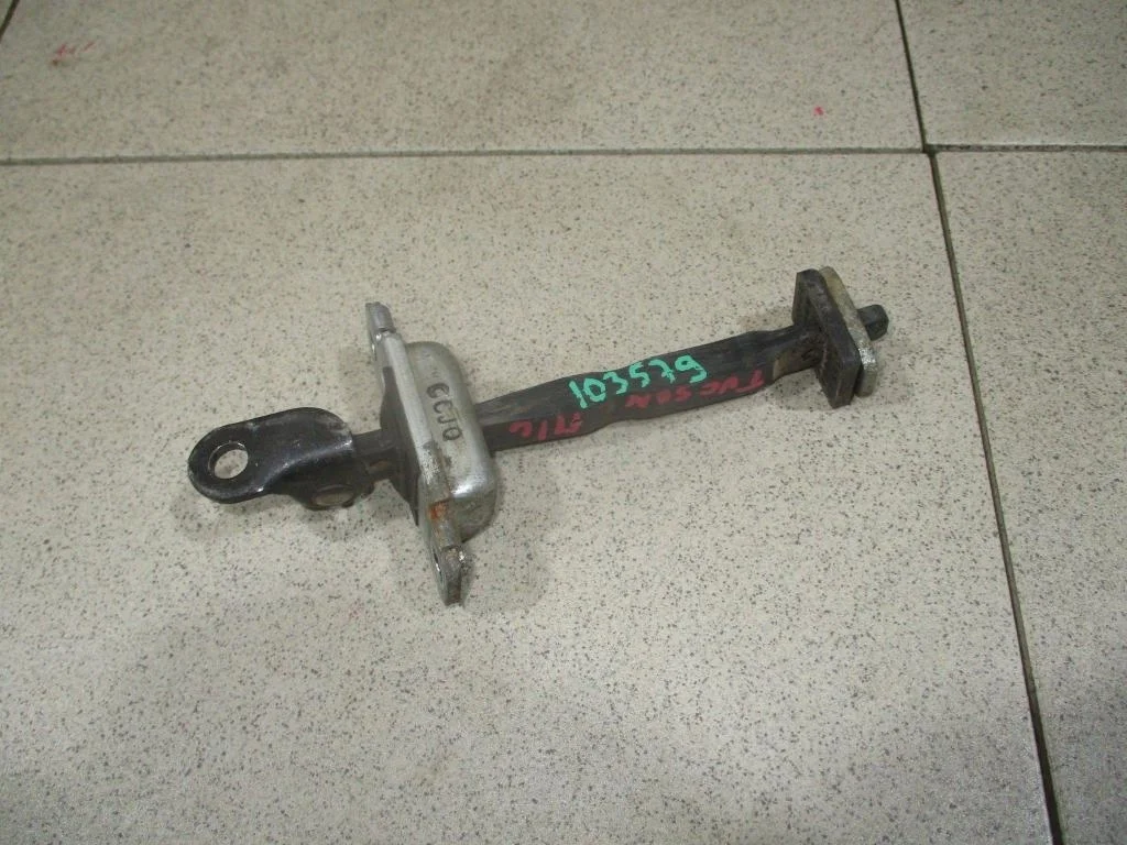 Ограничитель двери Hyundai Tucson 1 JM