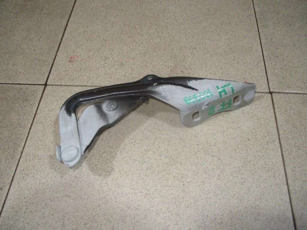 Петля капота левая Ford Focus 2