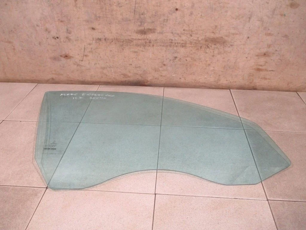 Стекло двери передней правой Mercedes-Benz -Class W211