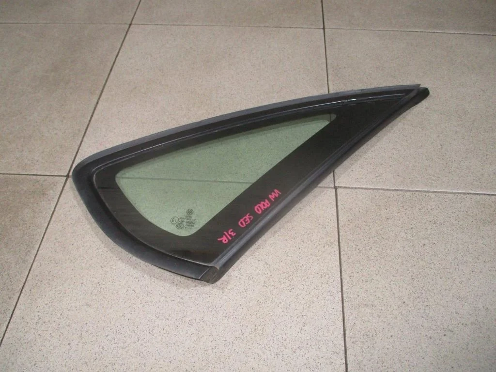 Стекло кузовное глухое правое Volkswagen Polo 5