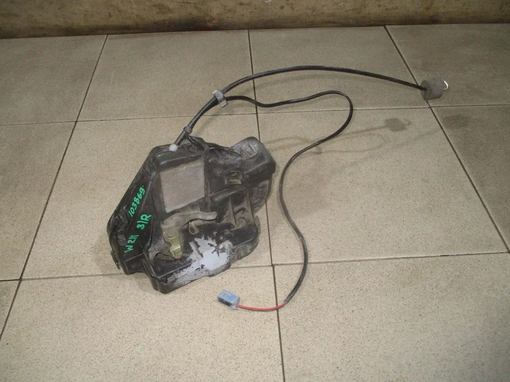 Замок двери задней правой Mercedes-Benz -Class W211