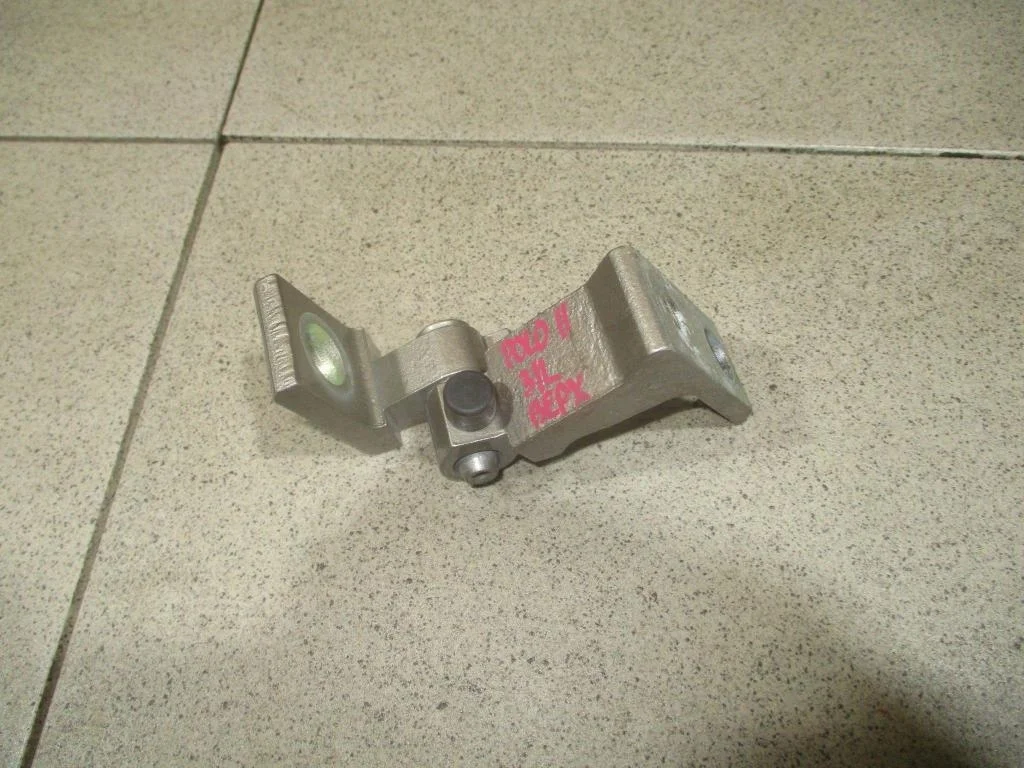 Петля двери Volkswagen Polo 6