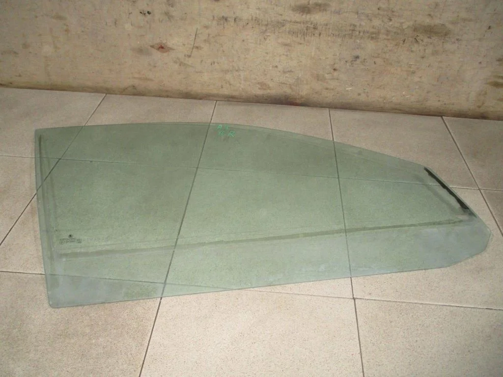 Стекло двери передней правой Skoda Octavia 1 A4