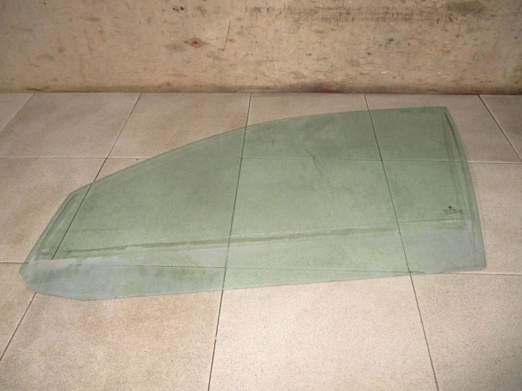 Стекло двери передней левой Skoda Octavia 1 A4