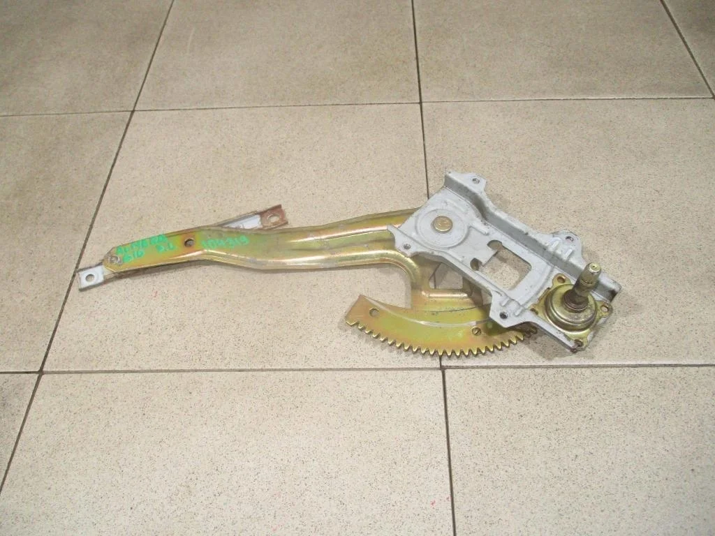 Стеклоподъемник механический задний левый Nissan Almera Classic 2006 B10