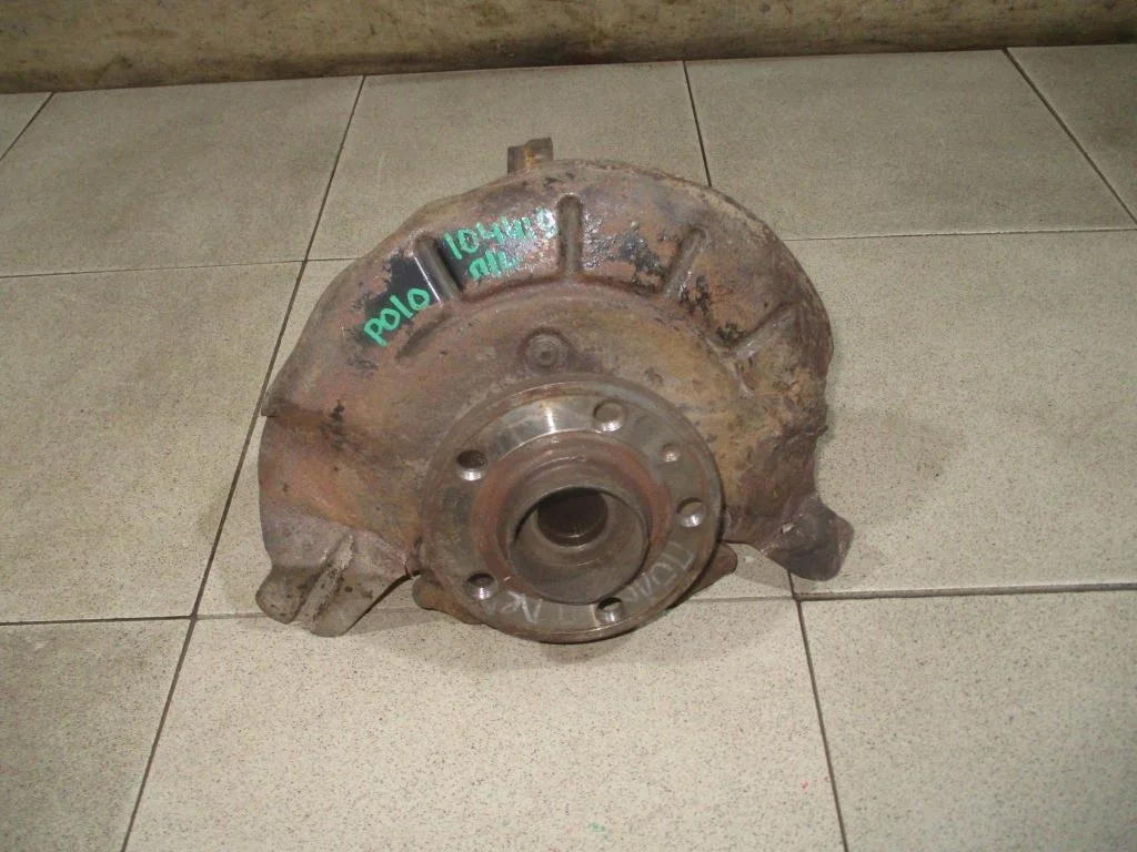 Кулак поворотный передний левый Volkswagen Polo 6