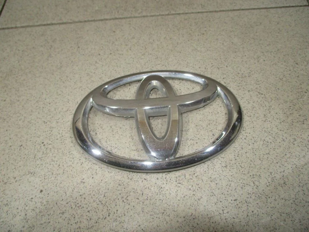Эмблема Toyota Corolla E150