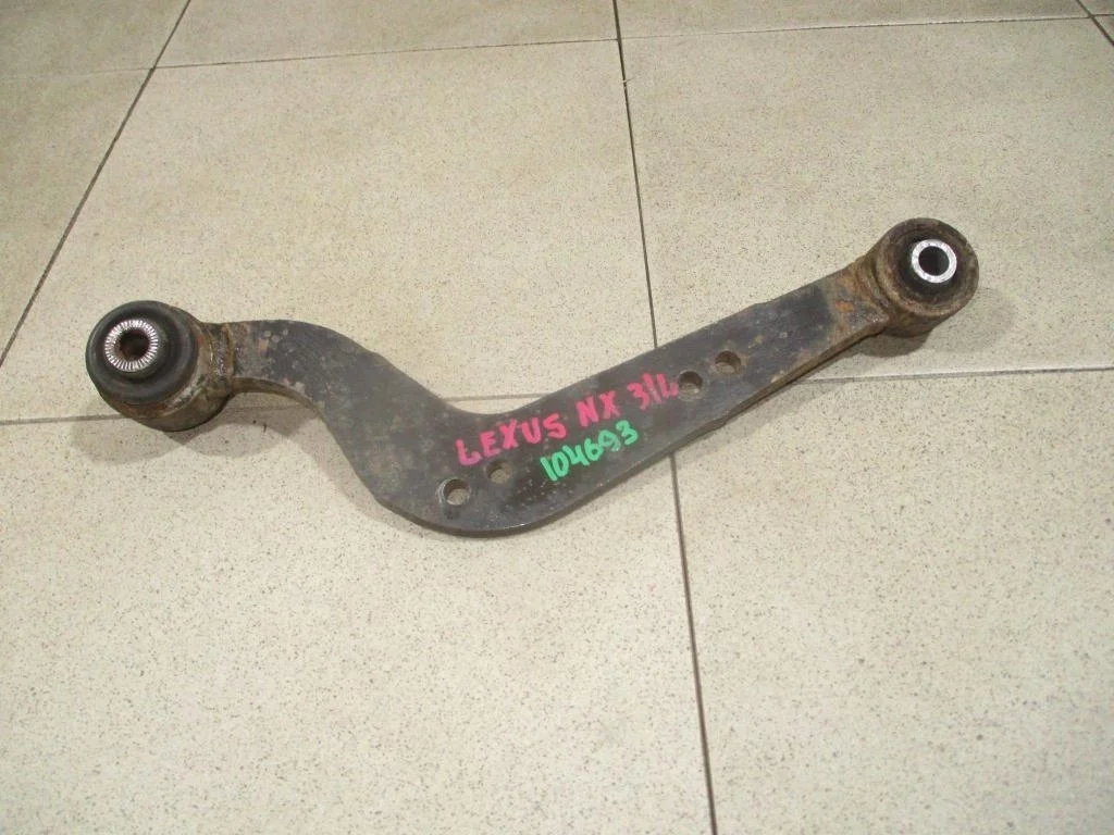 Рычаг задний левый Lexus NX200t 2015 AZ10