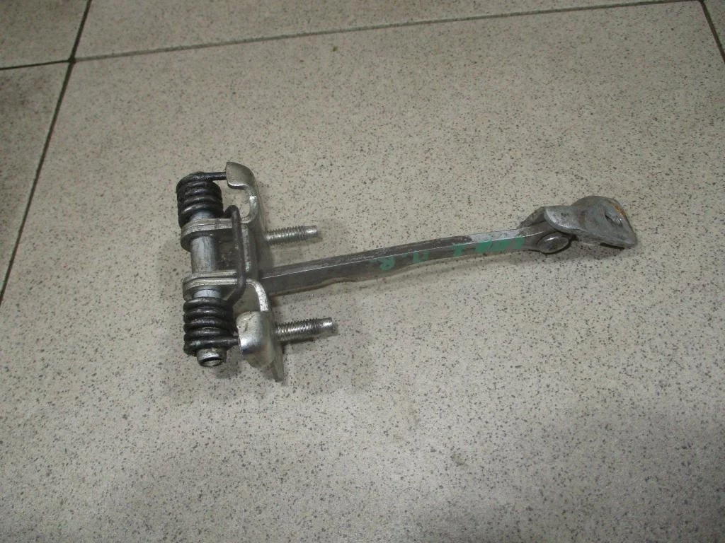 Ограничитель двери Renault Logan 2 L52