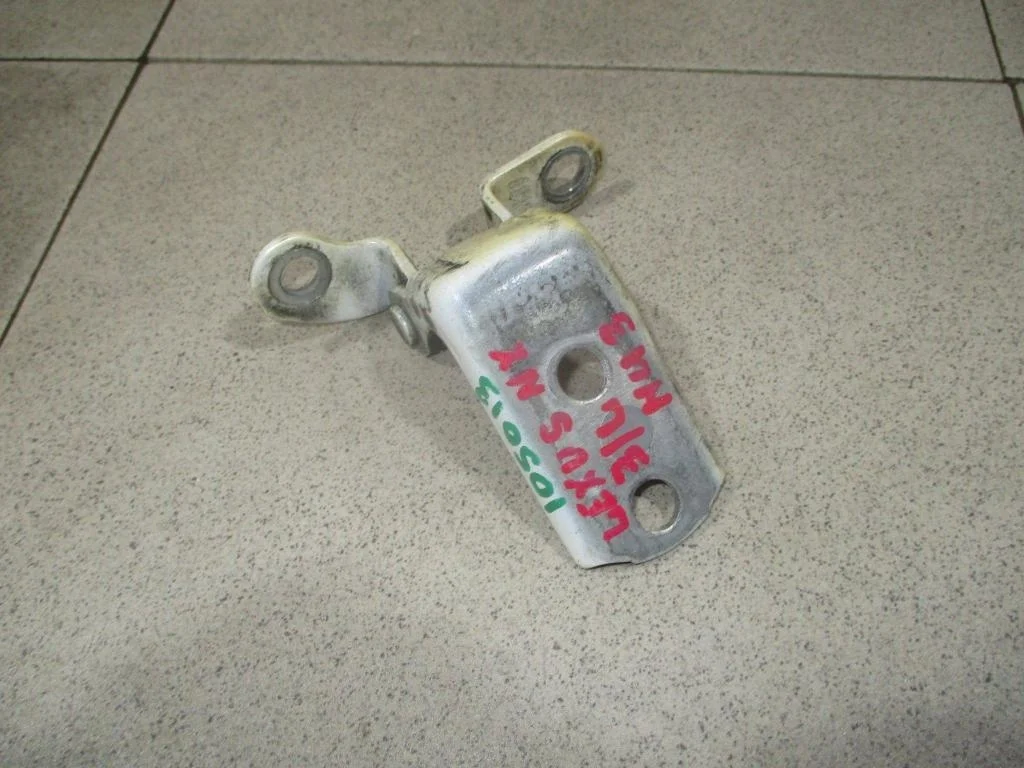 Петля двери задней левой нижняя Lexus NX200t 2015 AZ10