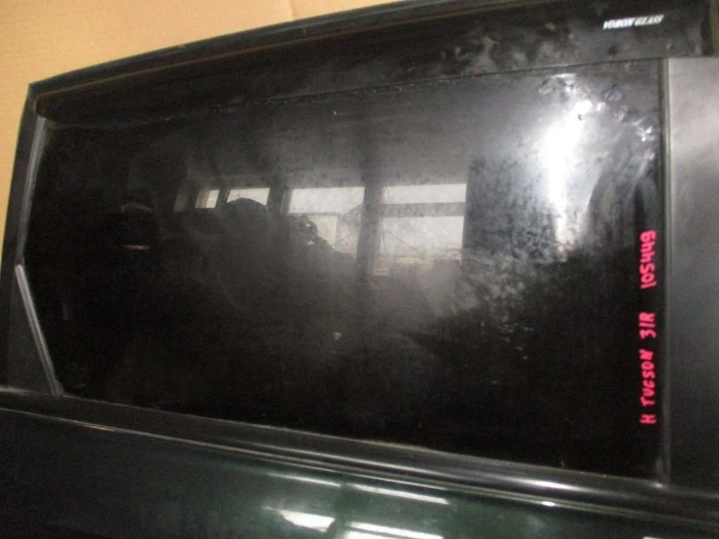 Стекло двери задней правой Hyundai Tucson 1 JM