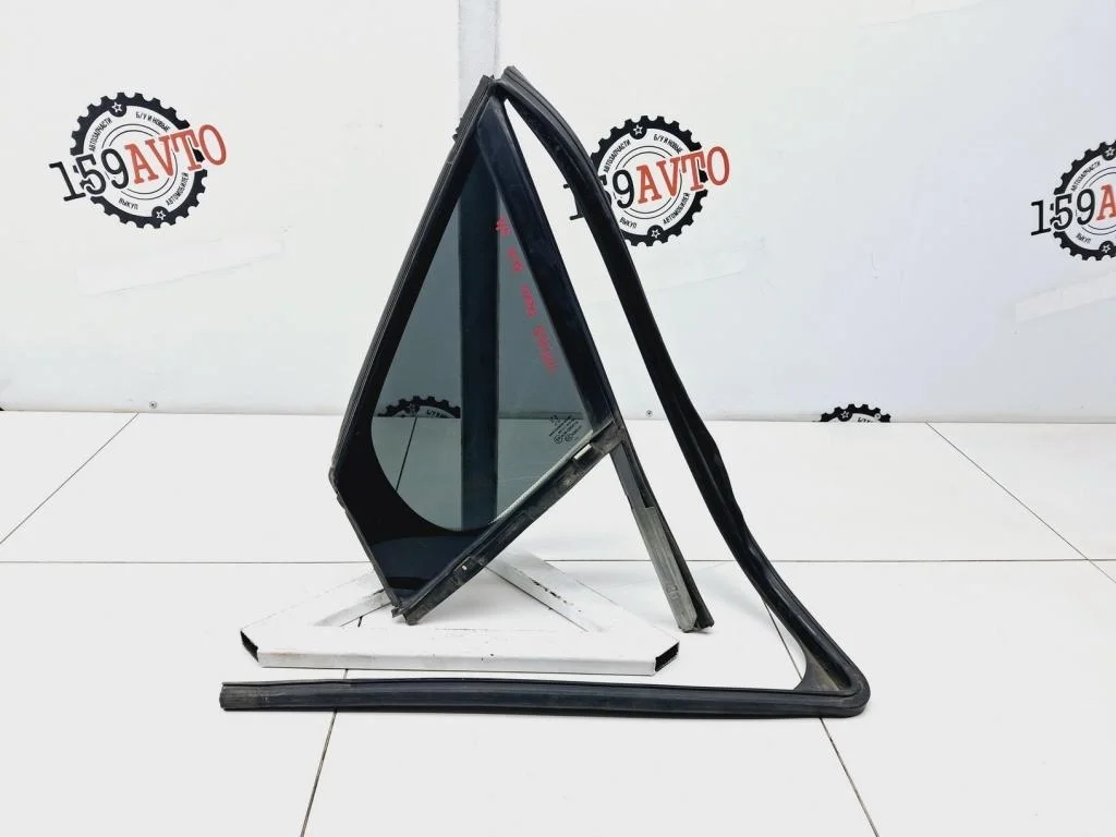 Стекло двери передней левой форточка Peugeot 308 T7