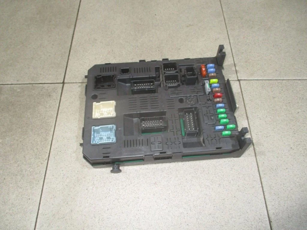 Блок предохранителей Peugeot 308 2010 T7