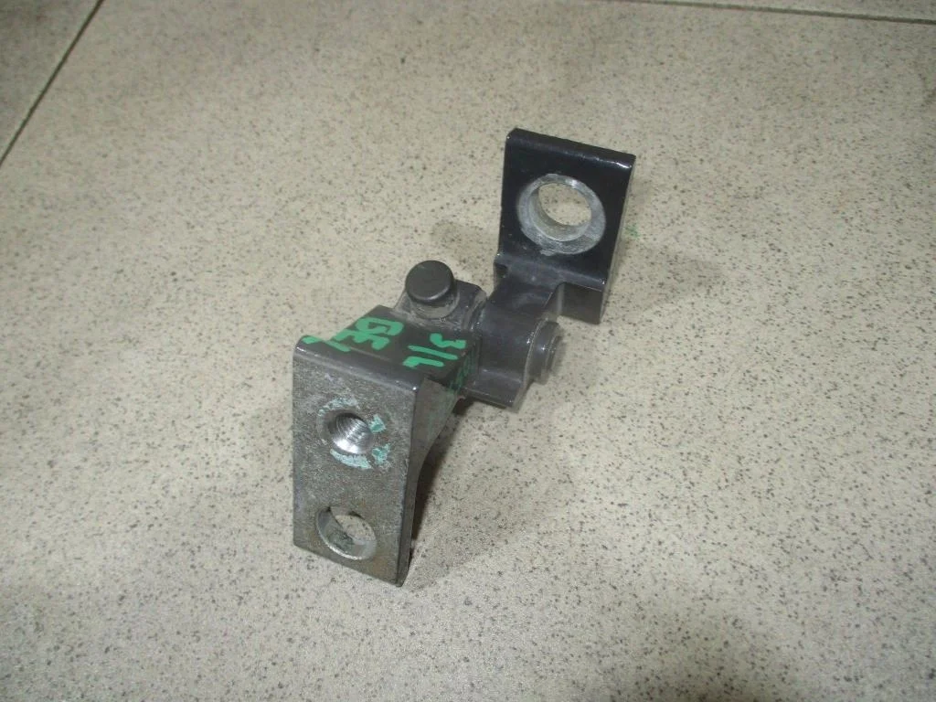 Петля двери Volkswagen Polo 5