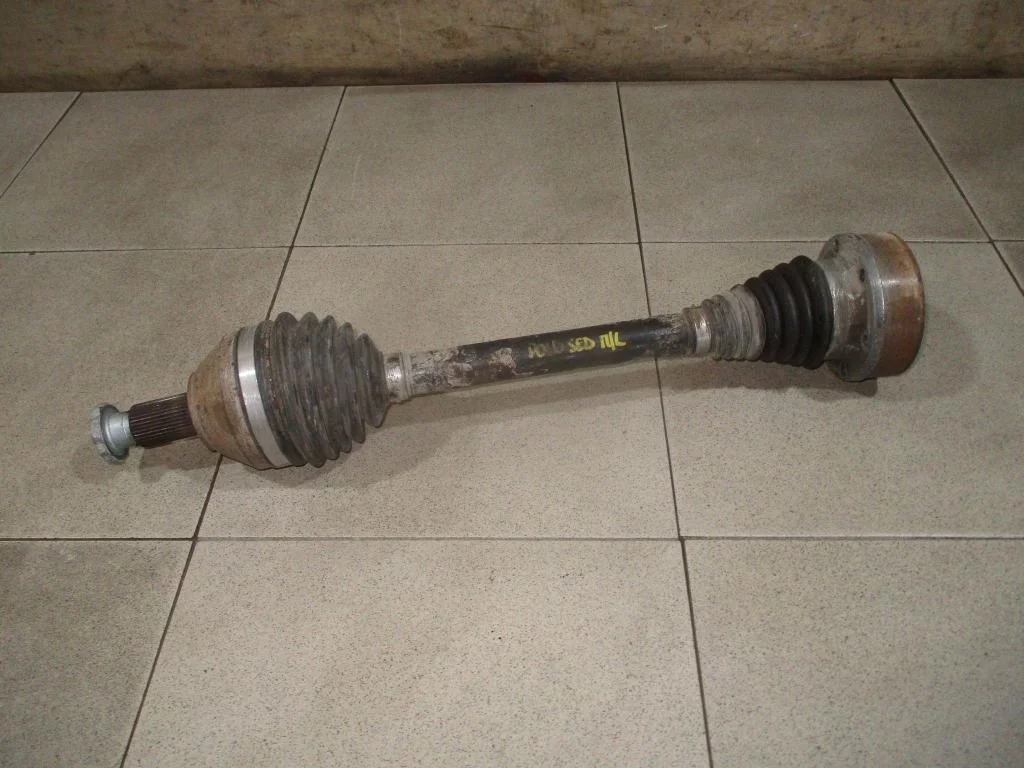 Полуось передняя левая Volkswagen Polo 5