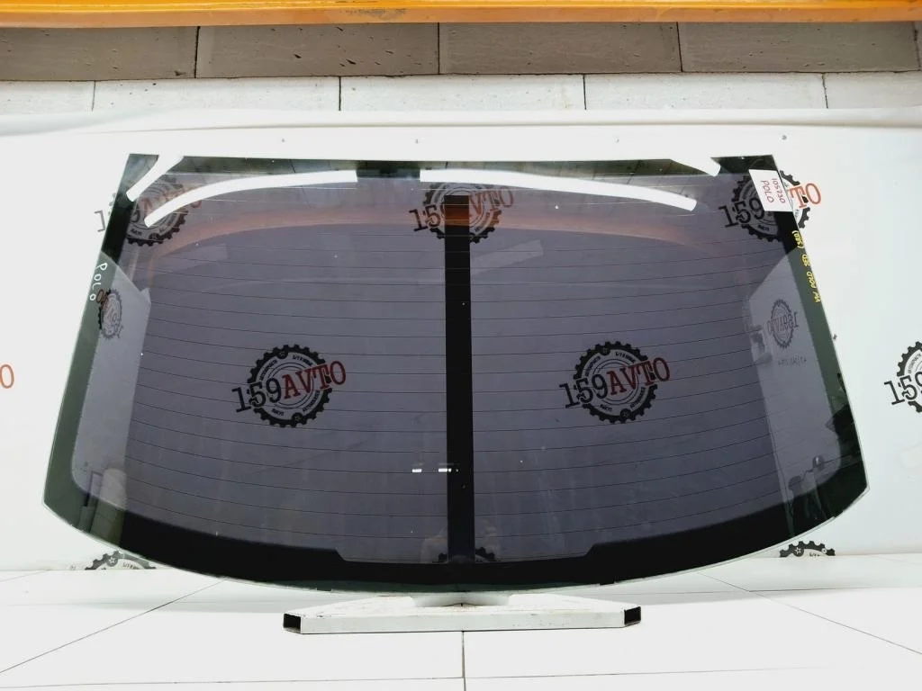 Стекло заднее Volkswagen Polo 5