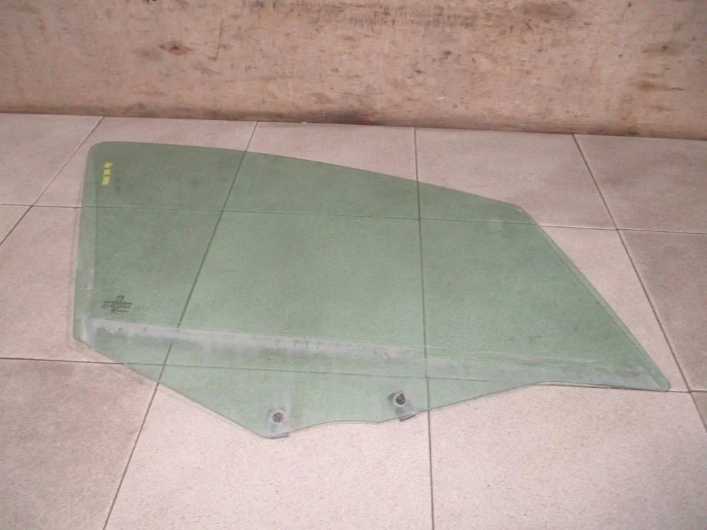 Стекло двери передней правой Peugeot 308 T7