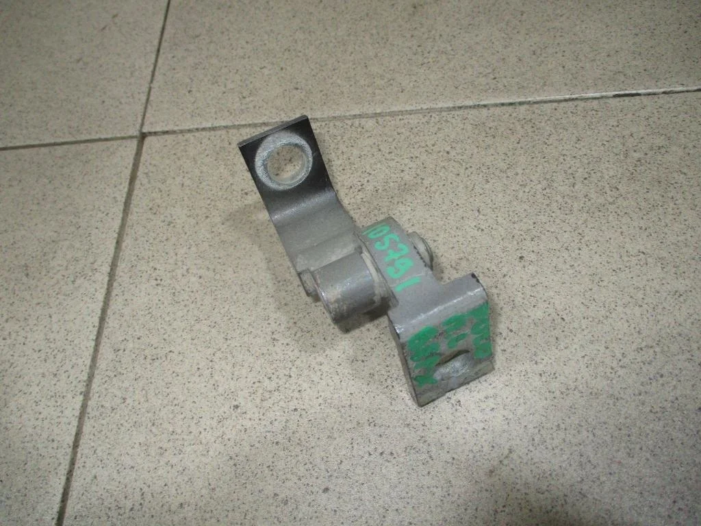 Петля двери Volkswagen Polo 5