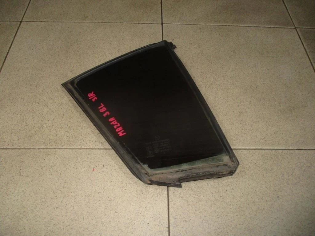 Стекло двери задней правой форточка Mazda 3 BL