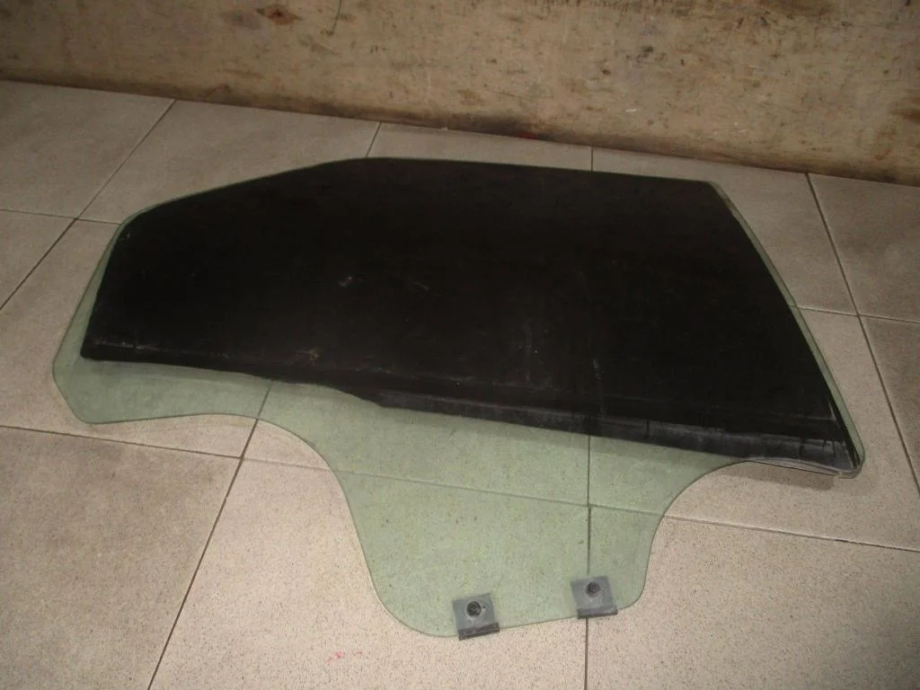 Стекло двери задней правой Renault Logan 1 L90