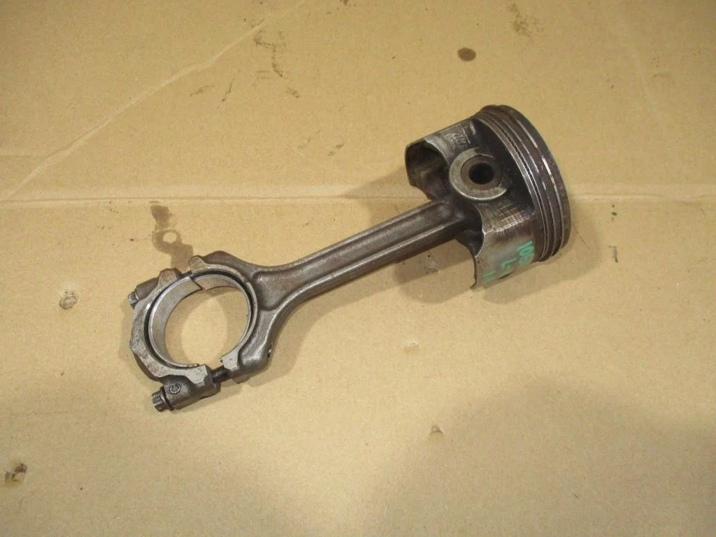 Поршень с шатуном Mitsubishi Lancer 10 CY