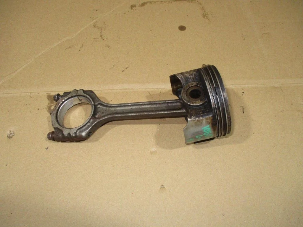 Поршень с шатуном Mitsubishi Lancer 10 CY