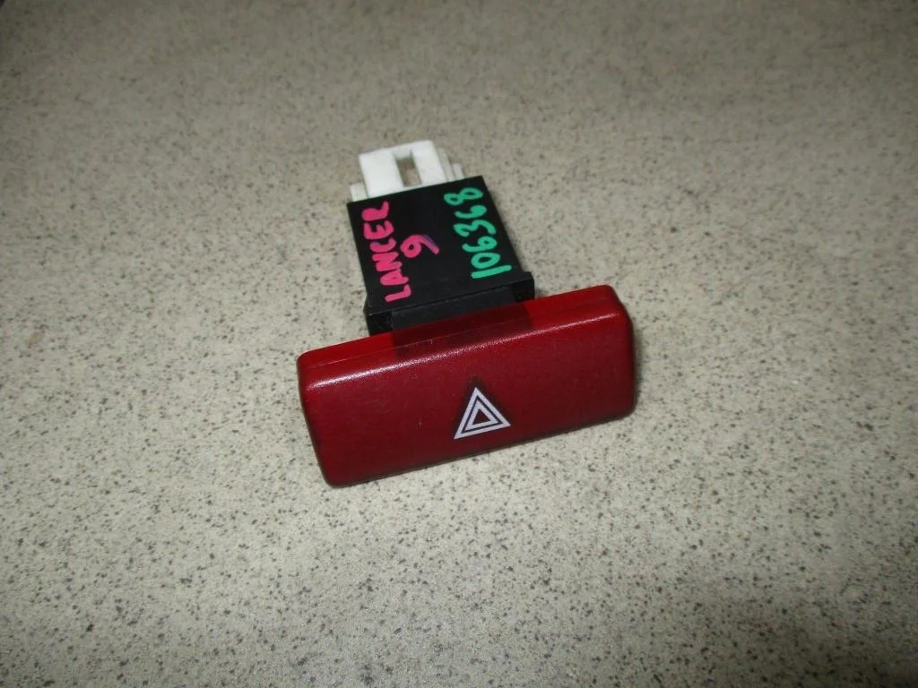 Кнопка аварийной сигнализации Mitsubishi Lancer 9 CS