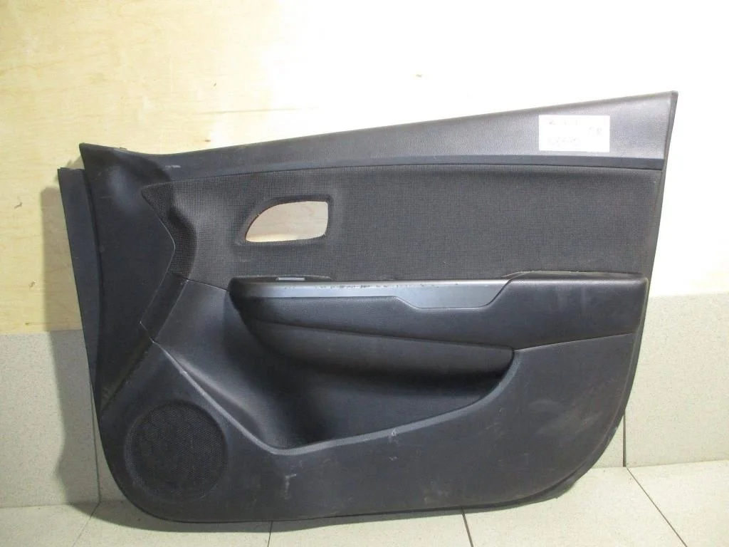 Обшивка двери передней правой Kia RIO 3 UB, QB