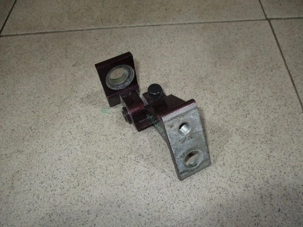 Петля двери Skoda Yeti 2012 5L