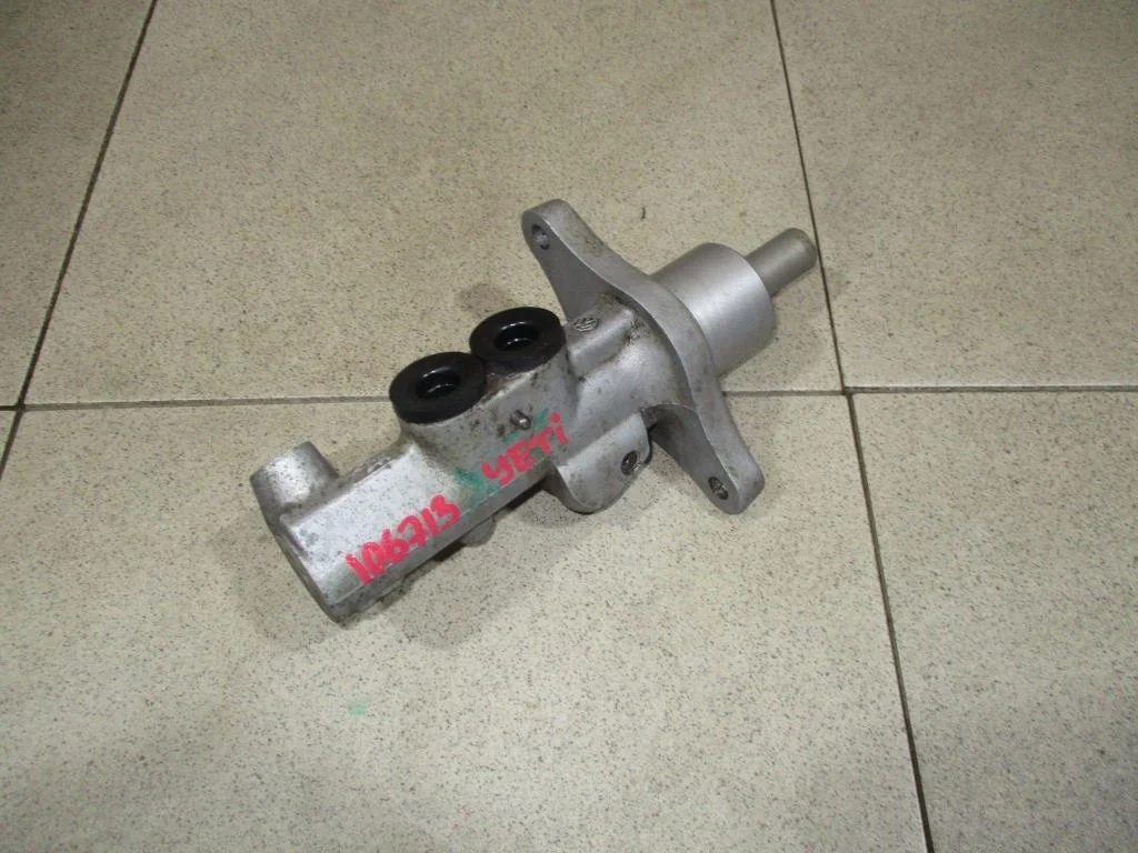 Цилиндр тормозной главный Skoda Yeti 2012 5L