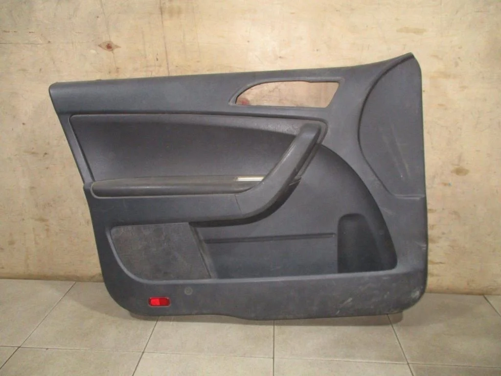 Обшивка двери передней левой Skoda Yeti 2012 5L