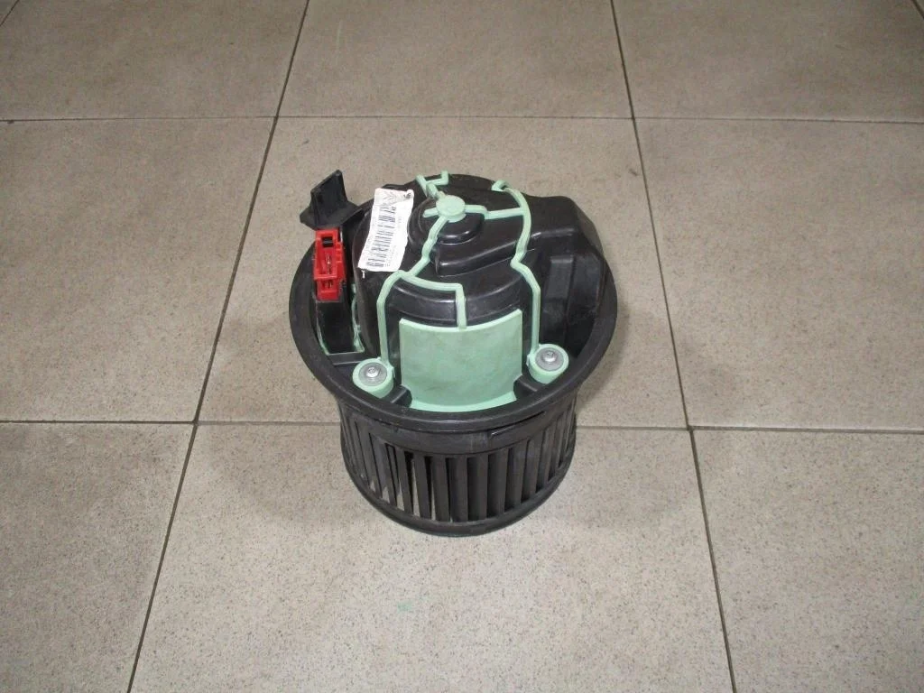 Моторчик печки Peugeot 308 T7