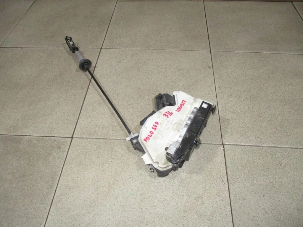 Замок двери задней левой Volkswagen Polo 5