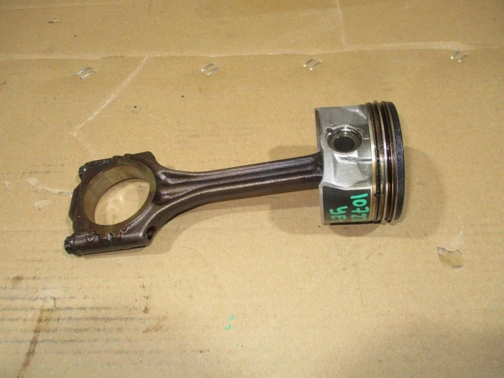 Поршень с шатуном Skoda Yeti 2012 5L