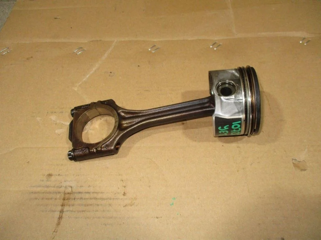 Поршень с шатуном Skoda Yeti 2012 5L