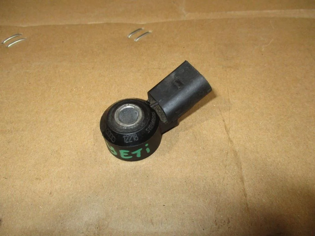 Датчик детонации Skoda Yeti 2012 5L