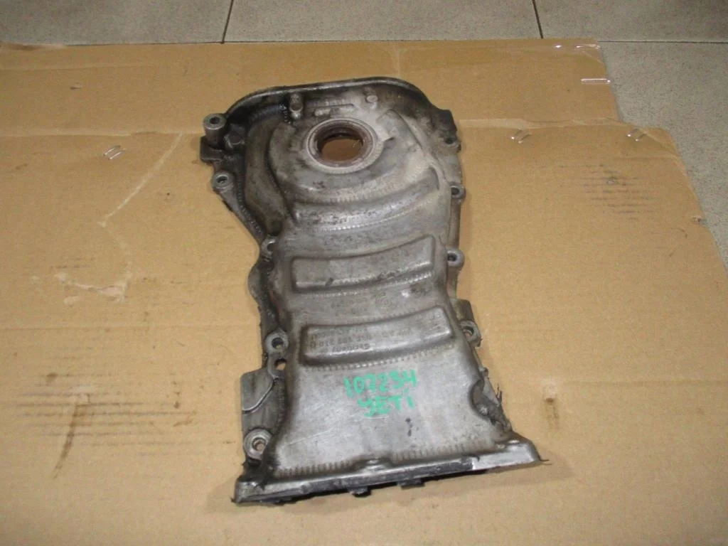 Крышка двигателя передняя Skoda Yeti 2012 5L
