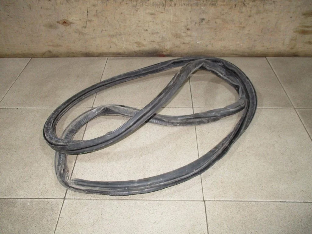 Уплотнитель двери Volkswagen Polo 5