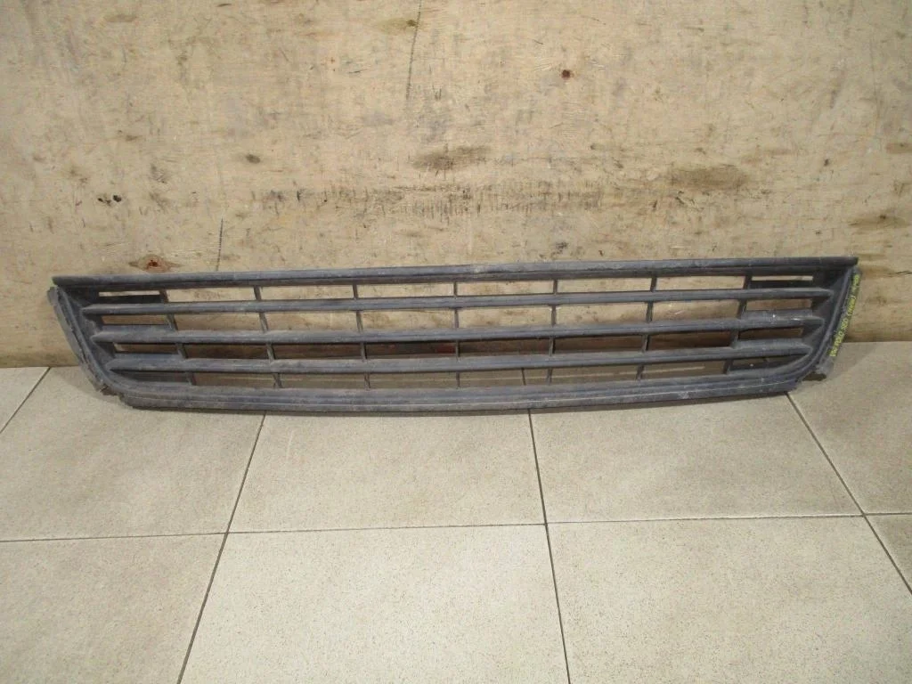 Решетка в бампер центральная Volkswagen Polo 5
