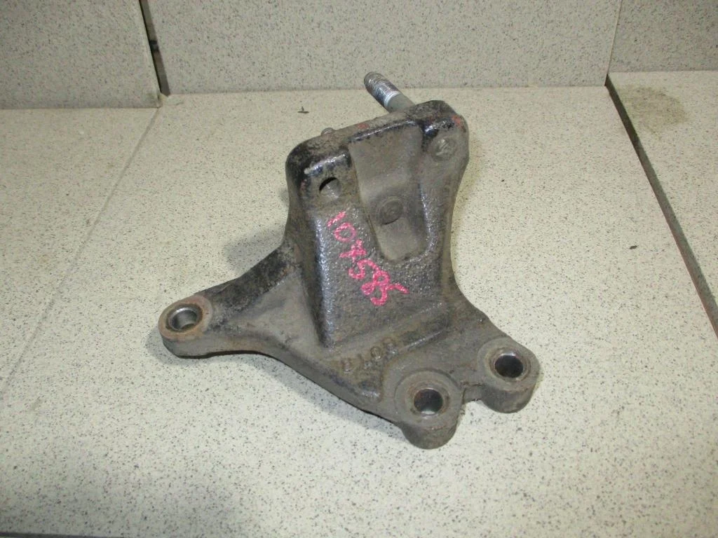 Кронштейн двигателя правый Hyundai i20 2009 PB