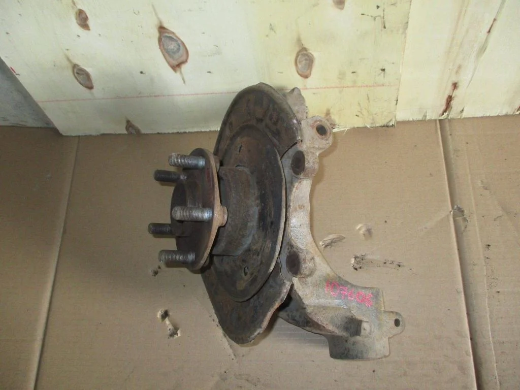 Кулак поворотный задний правый Land Rover Freelander 2 2008 L359