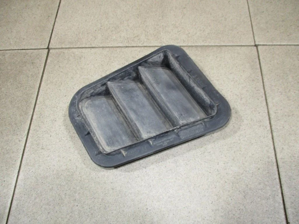 Решетка вентиляционная Hyundai i20 2009 PB