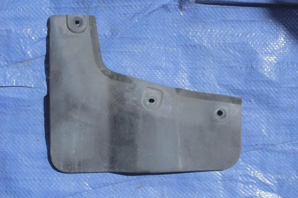 Б.у. брызговик MITSUBISHI PAJERO V97W MITSUBISHI PAJERO V97W