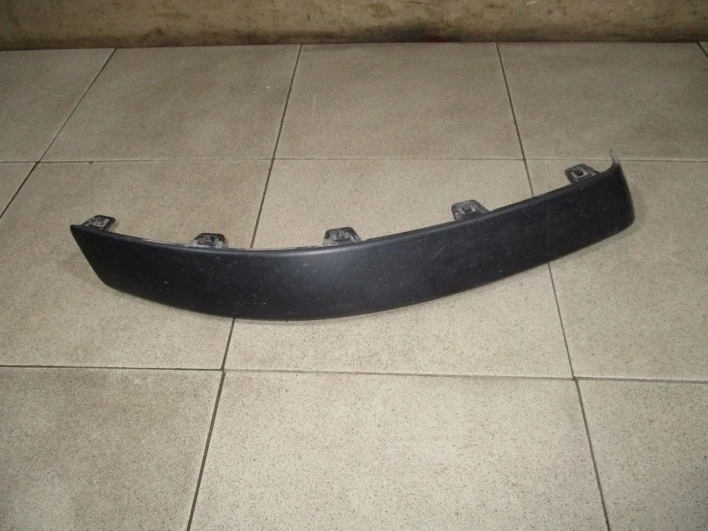 Молдинг переднего бампера правый Citroen C4 2007 LC