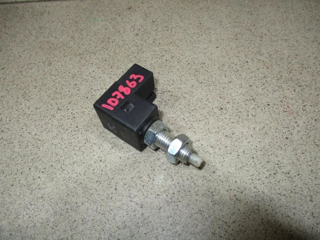 Датчик включения стопсигнала Hyundai i20 2009 PB