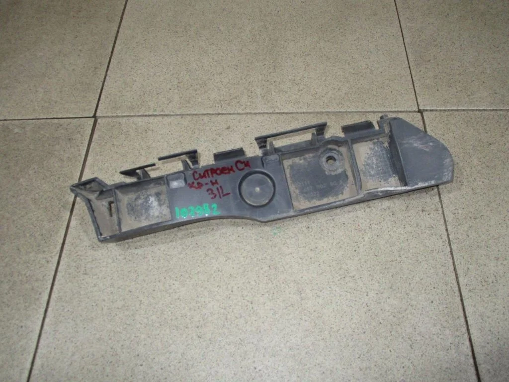 Кронштейн заднего бампера левый Citroen C4 2007 LC