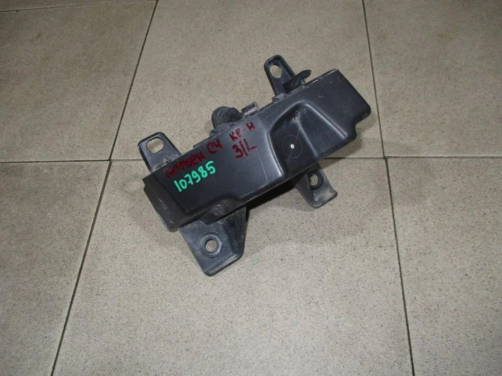 Кронштейн заднего бампера левый Citroen C4 2007 LC